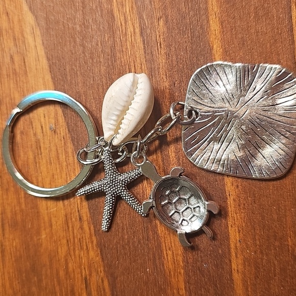 Dreaming of the Sea Keychain with Charms - Picture 3 of 3